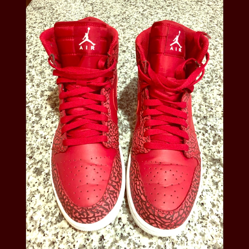 Lightly warn Jordan Red High A1’s